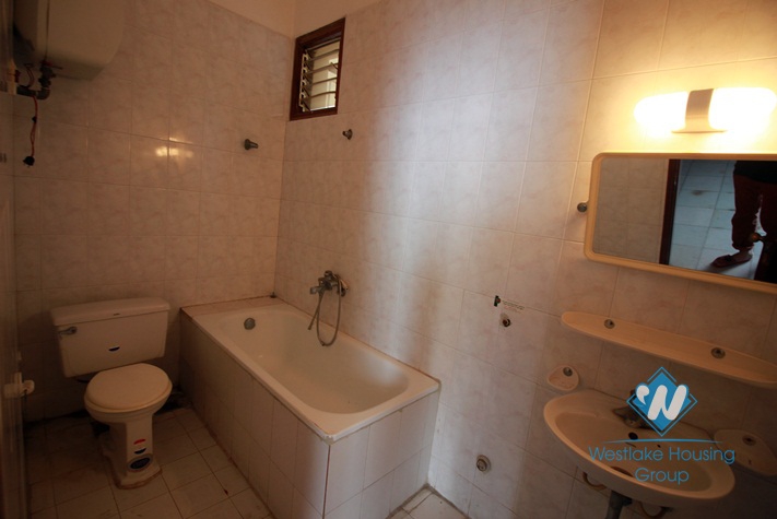 Bright house with courtyard for rent in Nghi Tam Village, Tay Ho, Ha Noi